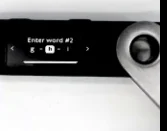 Device screen showing 'Invalid recovery phrase'