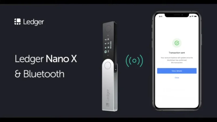 Comparison graphic showing physical connection required for Nano S Plus versus Bluetooth connectivity for the Nano X.